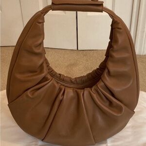 Staud soft moon bag in mushroom